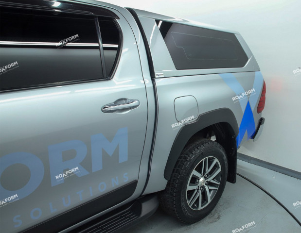 Koupit Hardtop on Toyota Hilux 2015-2021 Fixed Window